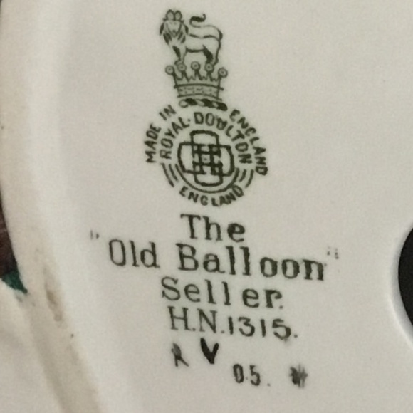 Royal Doulton - The Balloon Seller Lady HN 1315 - Picture 3 of 6